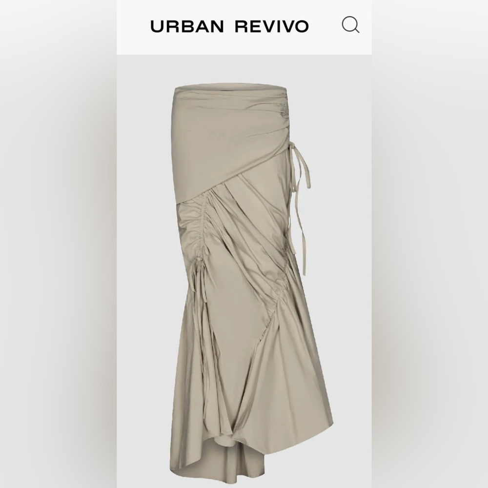 Urban Revivo Ruched Skirt - Picture 2 of 6
